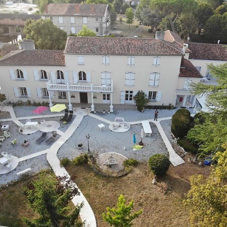 Le Clos Des Cedres B&B La Rochefoucauld Exterior foto