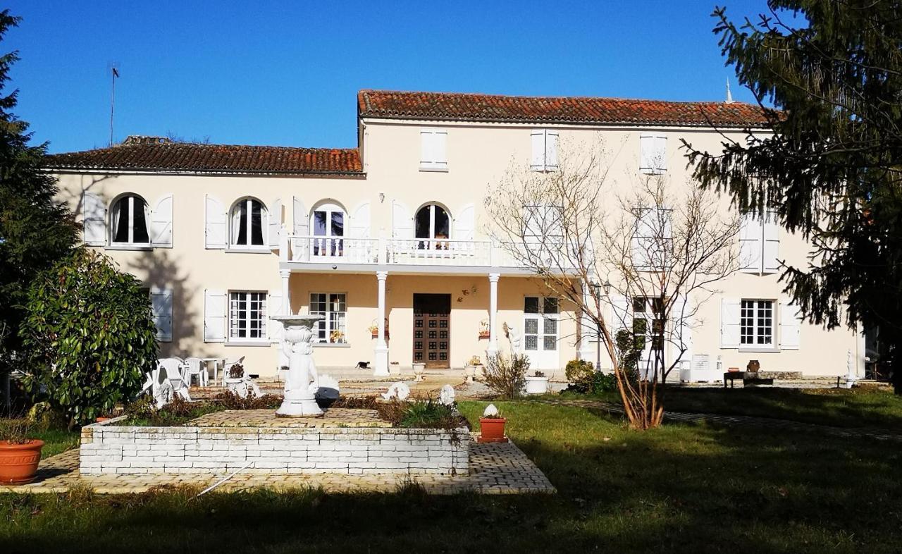 Le Clos Des Cedres B&B La Rochefoucauld Exterior foto