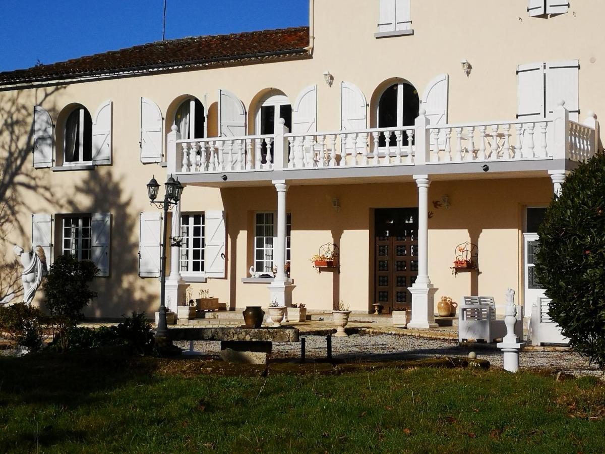 Le Clos Des Cedres B&B La Rochefoucauld Exterior foto