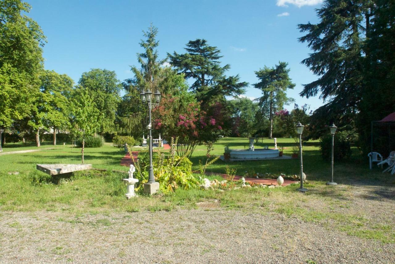 Le Clos Des Cedres B&B La Rochefoucauld Exterior foto