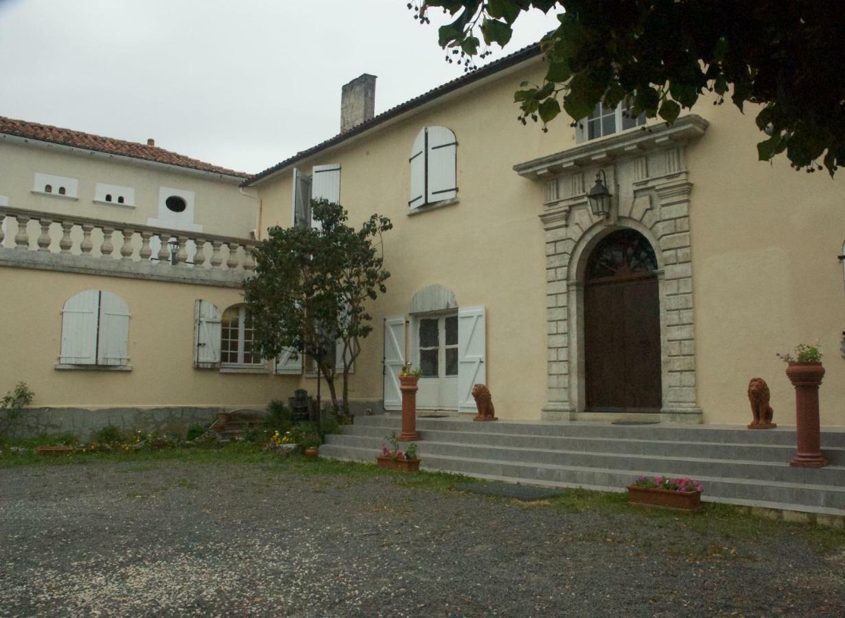 Le Clos Des Cedres B&B La Rochefoucauld Exterior foto