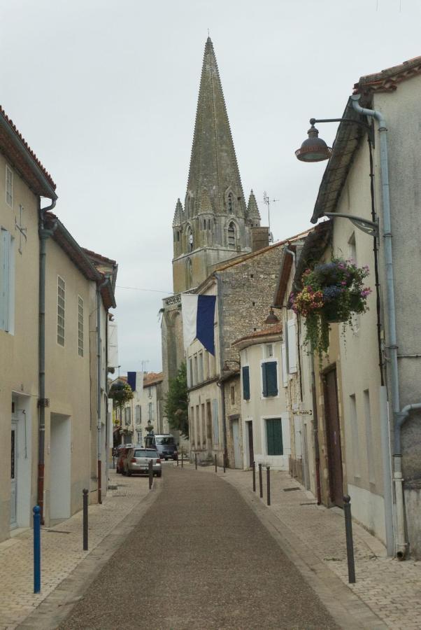 Le Clos Des Cedres B&B La Rochefoucauld Exterior foto