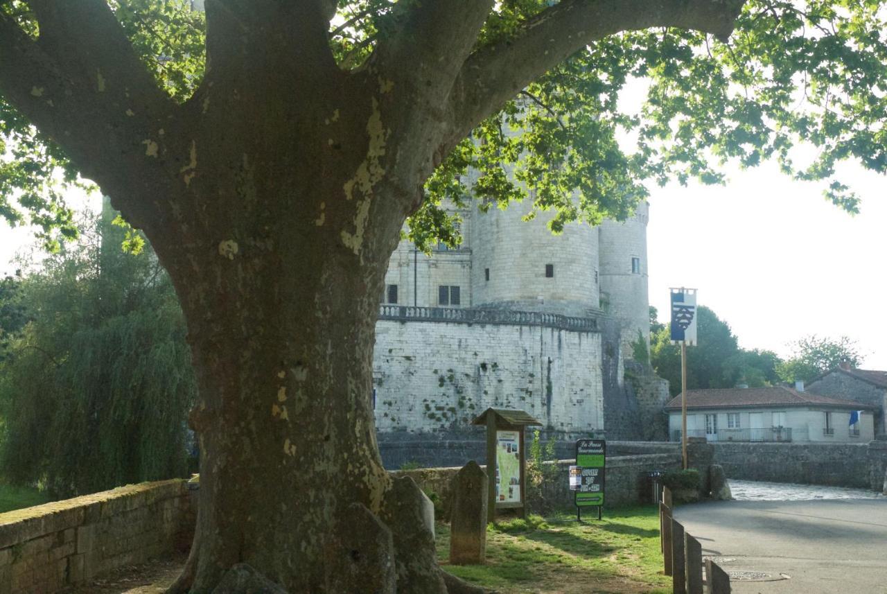 Le Clos Des Cedres B&B La Rochefoucauld Exterior foto
